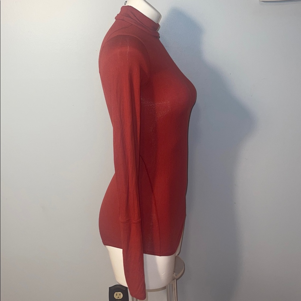 Lululemon Full Day Ahead Turtleneck in the color Magma. W3CWPS - Picture 5 of 10